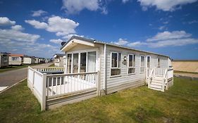 Beautiful 6 Berth Caravan By The Beach In Suffolk Ref 40076Nd