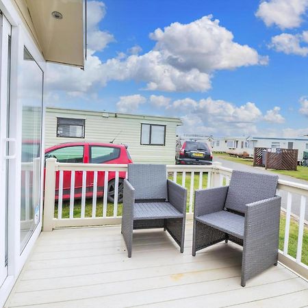 Beautiful 6 Berth Caravan By The Beach In Suffolk Ref 40076Nd Lowestoft Exterior photo