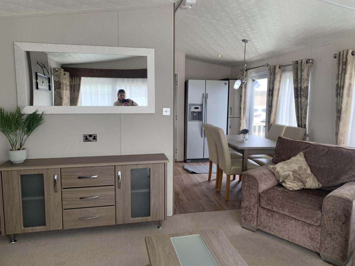 Beautiful 6 Berth Caravan By The Beach In Suffolk Ref 40076Nd Lowestoft Exterior photo