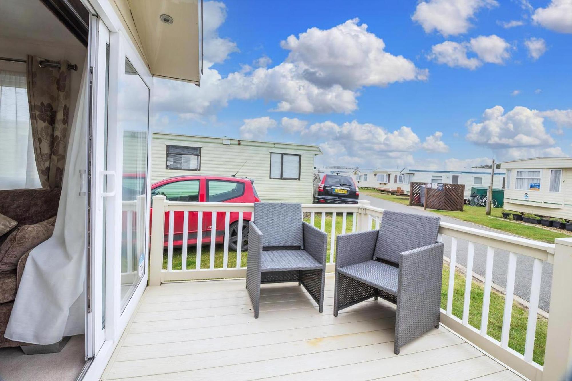 Beautiful 6 Berth Caravan By The Beach In Suffolk Ref 40076Nd Lowestoft Exterior photo