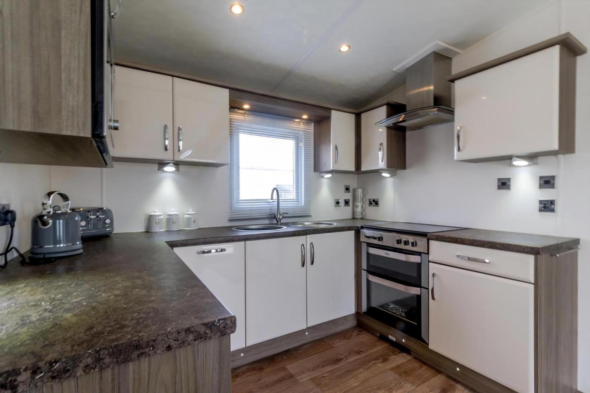 Beautiful 6 Berth Caravan By The Beach In Suffolk Ref 40076Nd Lowestoft Exterior photo