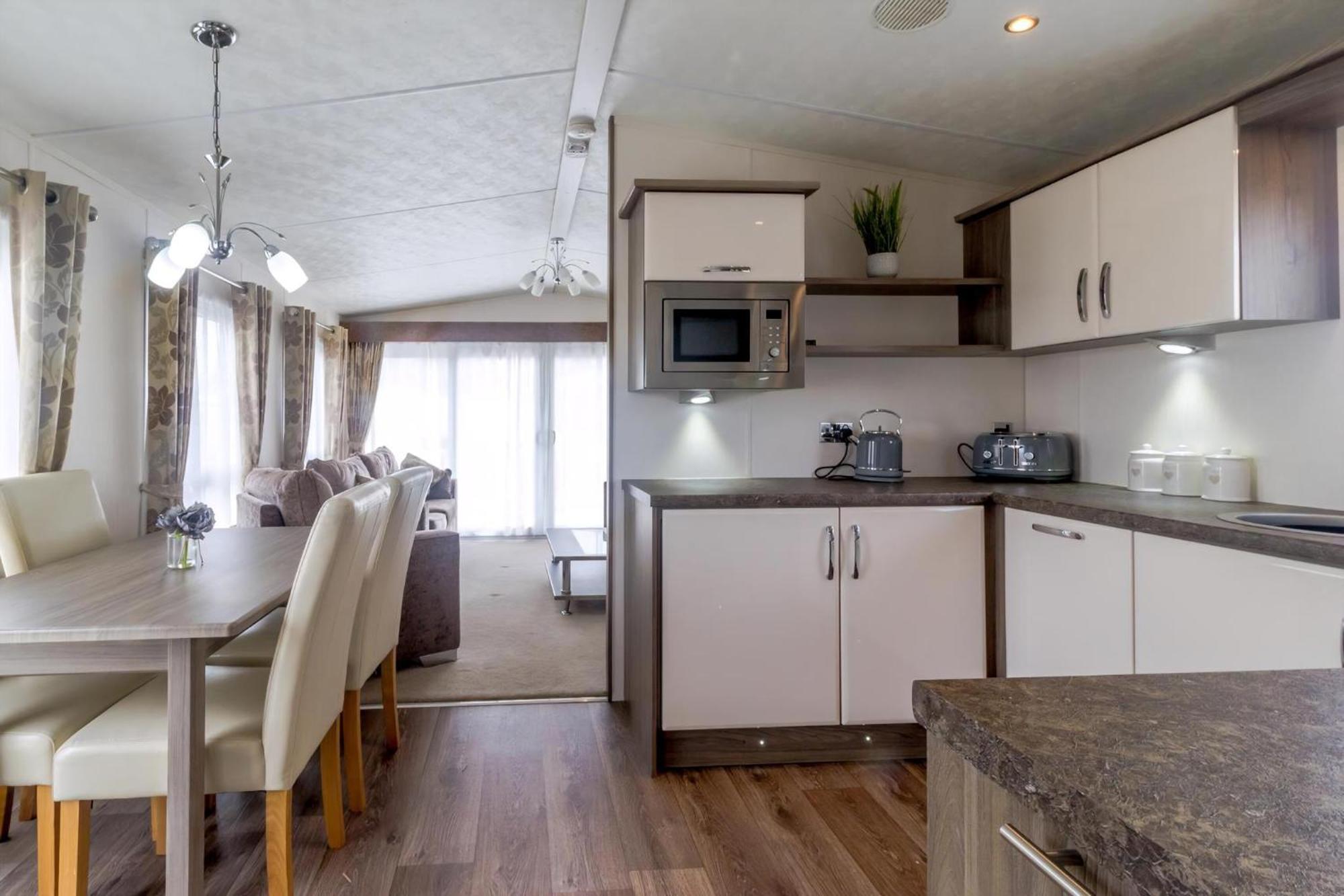 Beautiful 6 Berth Caravan By The Beach In Suffolk Ref 40076Nd Lowestoft Exterior photo