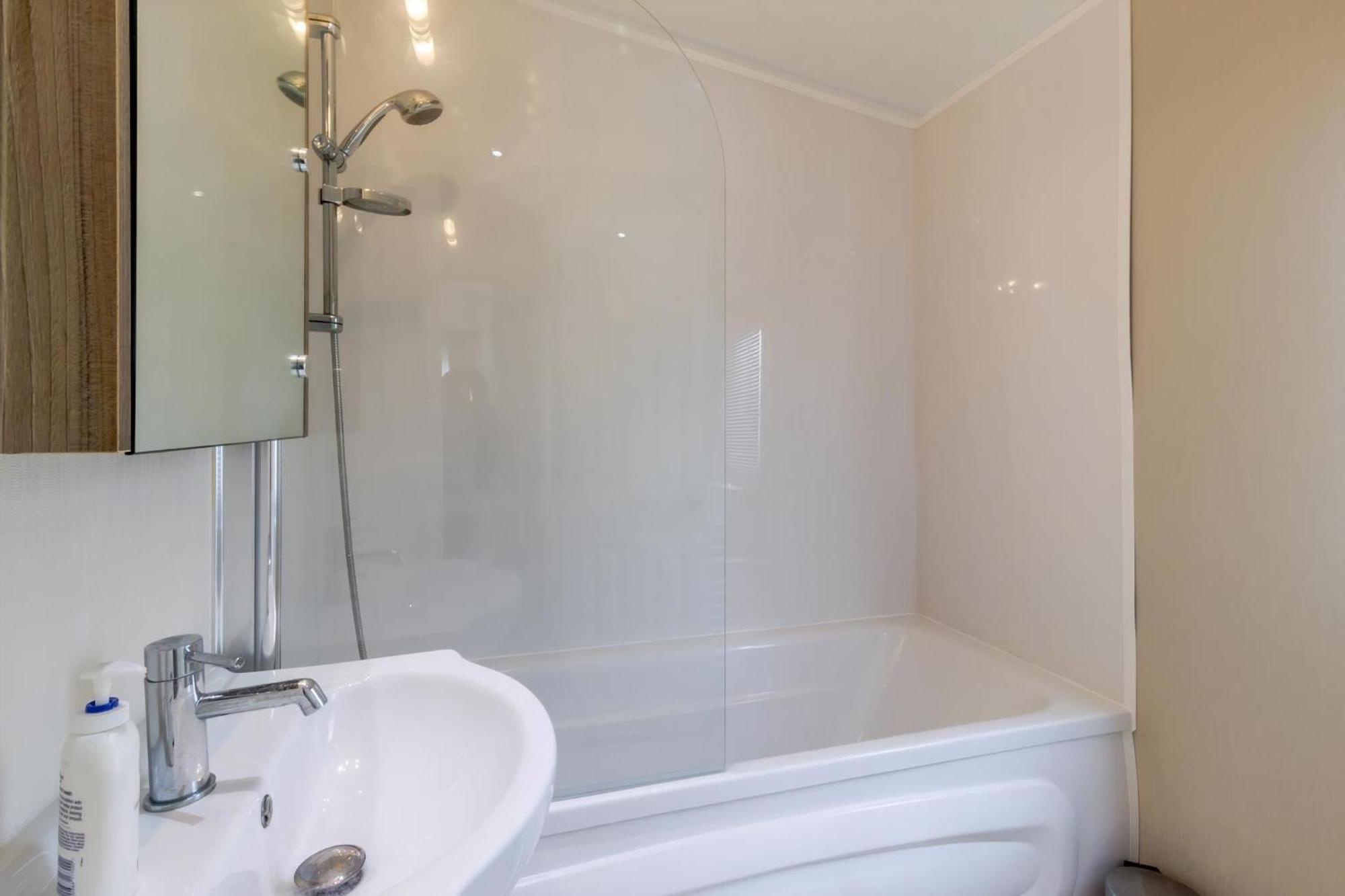 Beautiful 6 Berth Caravan By The Beach In Suffolk Ref 40076Nd Lowestoft Exterior photo