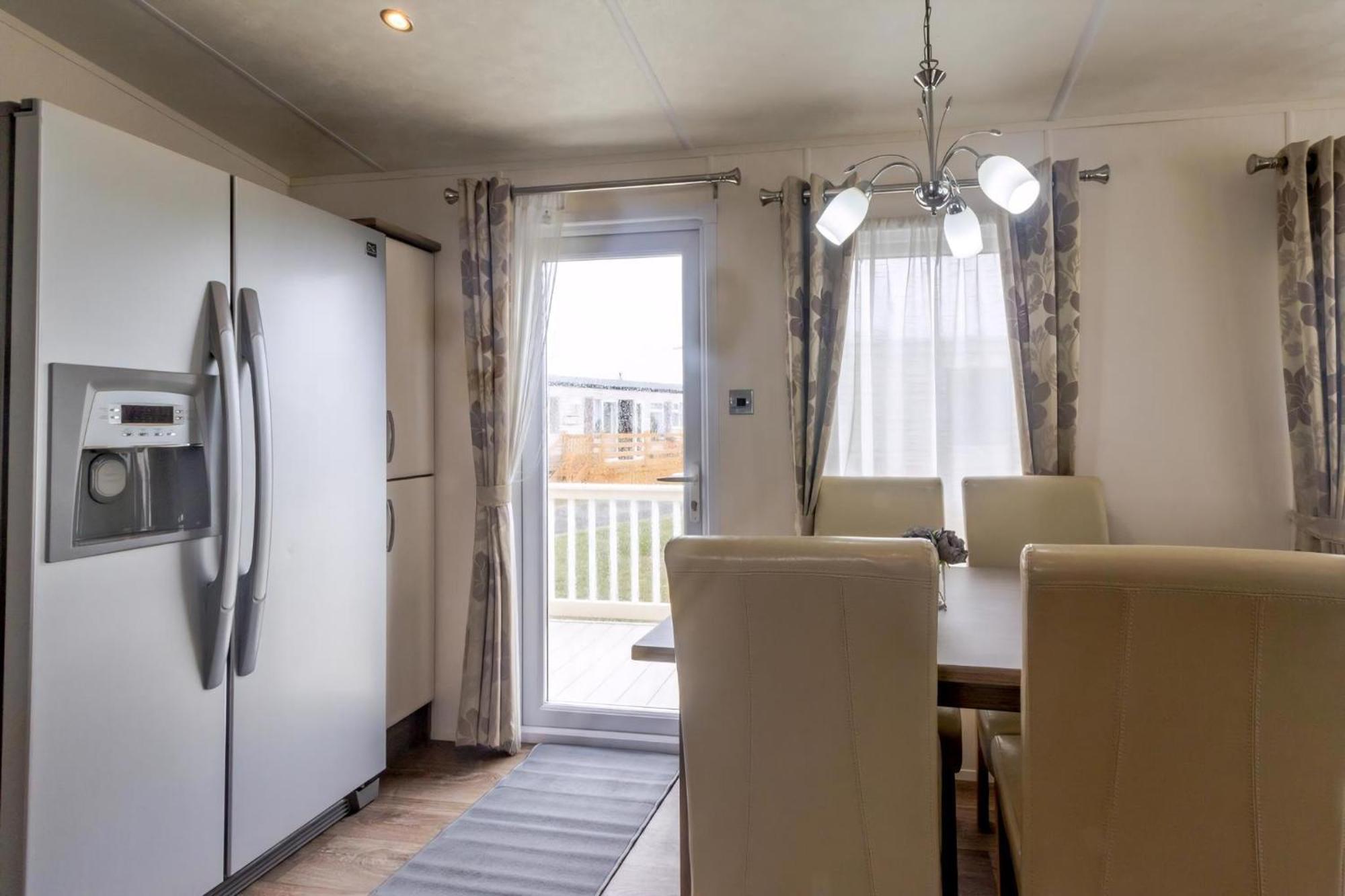 Beautiful 6 Berth Caravan By The Beach In Suffolk Ref 40076Nd Lowestoft Exterior photo