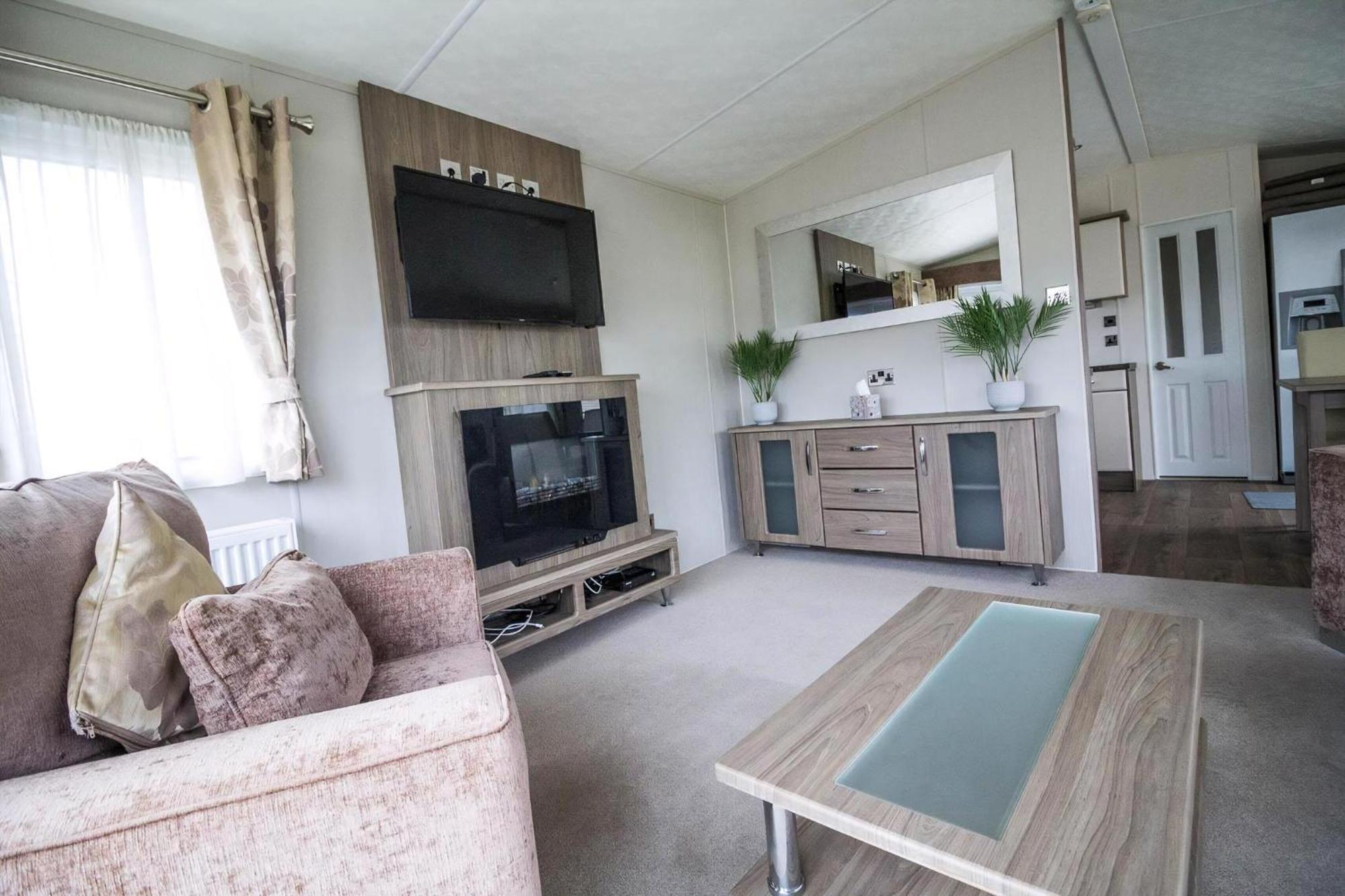 Beautiful 6 Berth Caravan By The Beach In Suffolk Ref 40076Nd Lowestoft Exterior photo