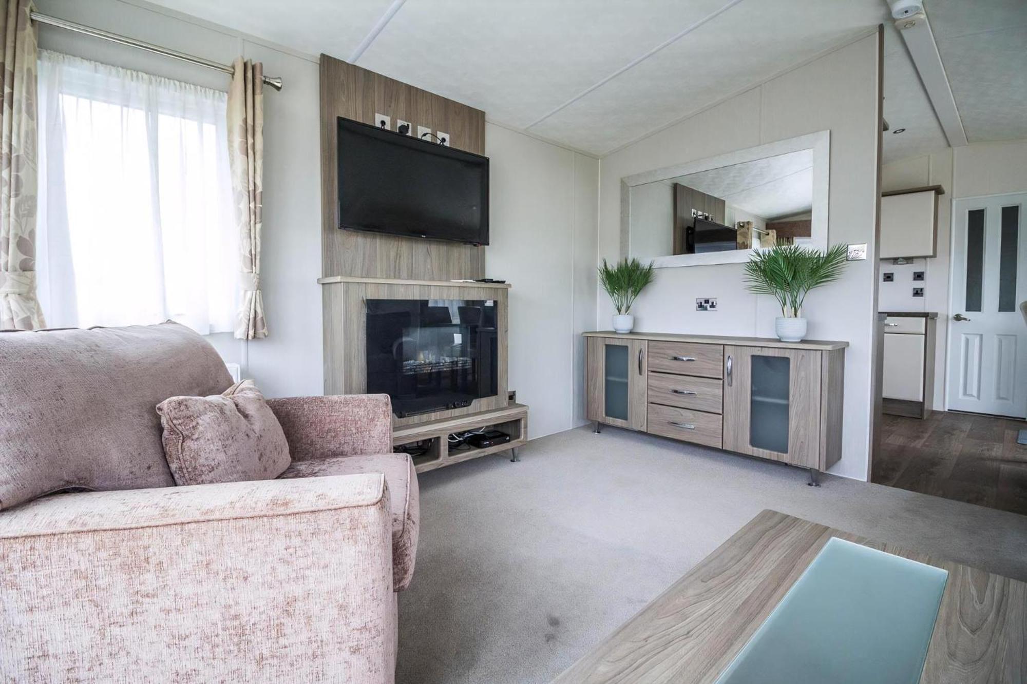 Beautiful 6 Berth Caravan By The Beach In Suffolk Ref 40076Nd Lowestoft Exterior photo